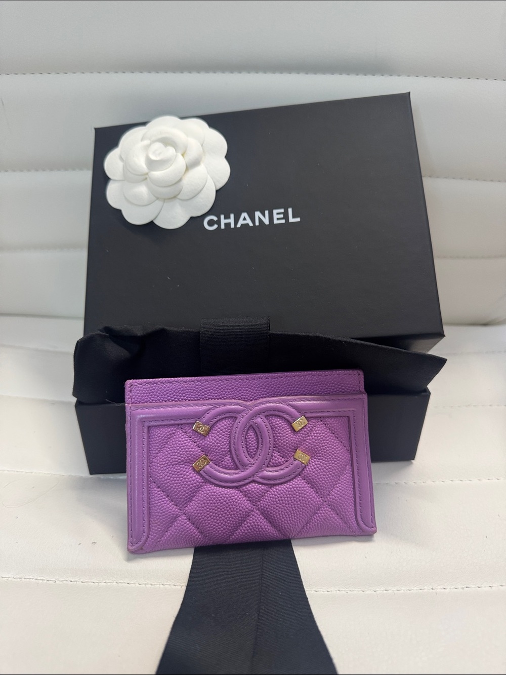 CHANEL Lavender Quilted Card Holder with Gold-Tone CC